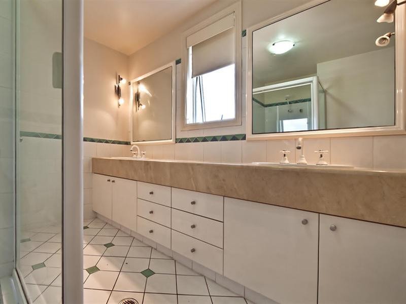 7 Elkhorn Avenue, Surfers Paradise QLD 4217