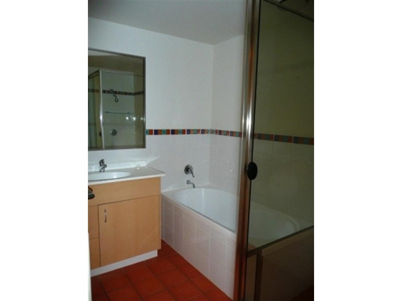 4-5 Railway Street, Southport QLD 4215