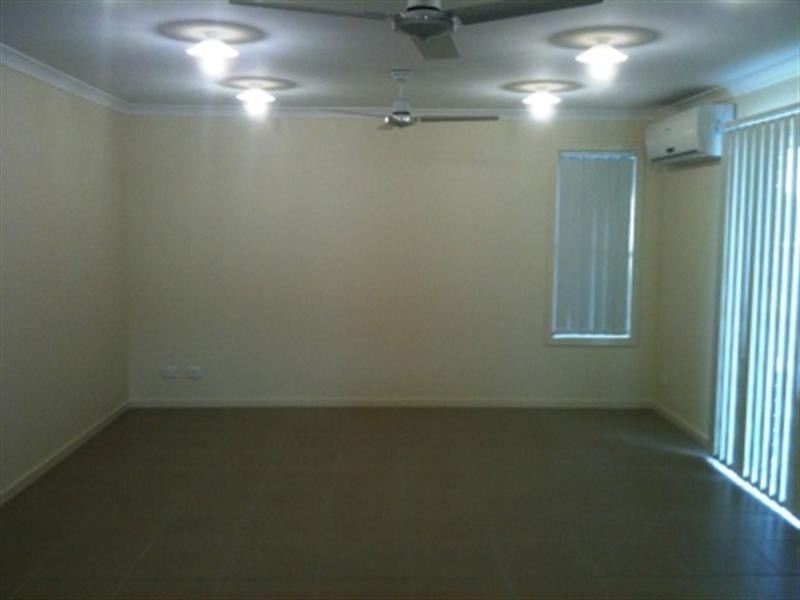 2-1/19 Peppertree Drive, Holmview QLD 4207