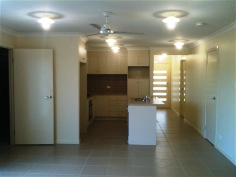 2-1/19 Peppertree Drive, Holmview QLD 4207