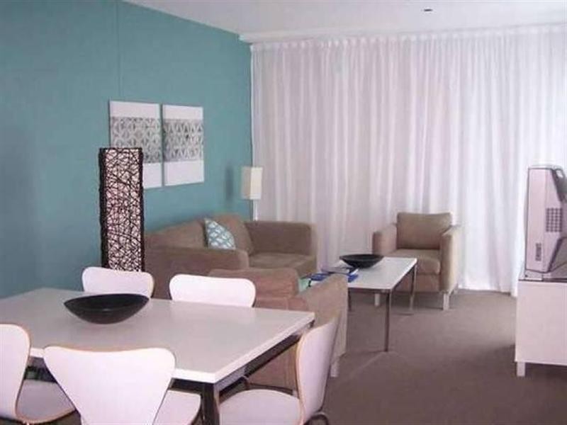 18 Enderley Avenue, Surfers Paradise QLD 4217