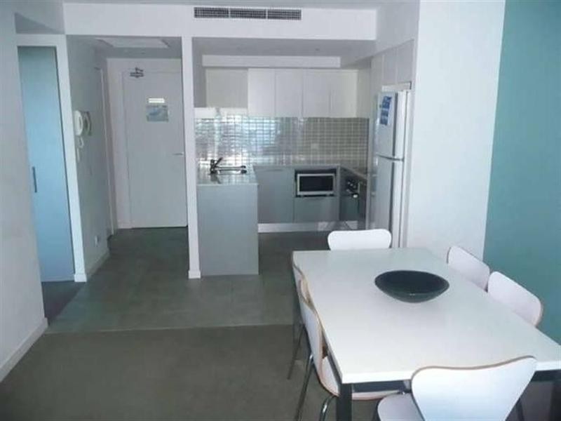 18 Enderley Avenue, Surfers Paradise QLD 4217