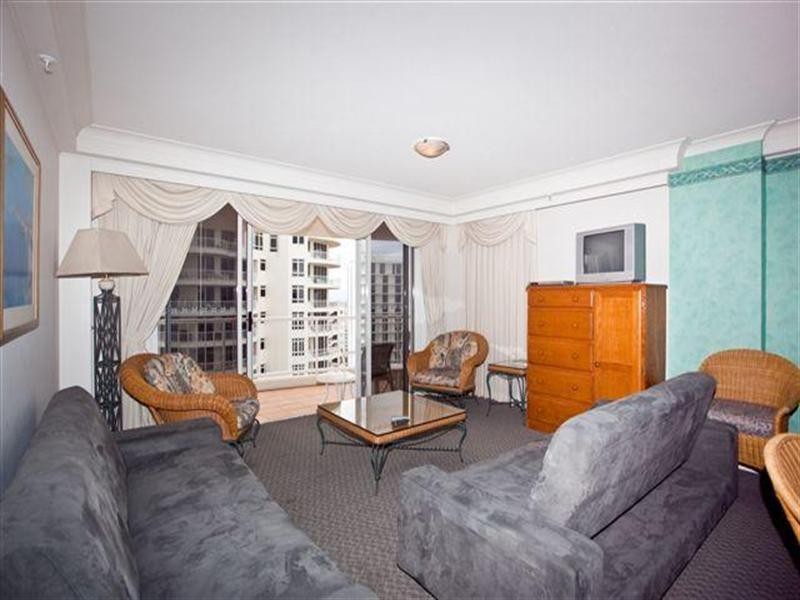 7 Elkhorn Avenue, Surfers Paradise QLD 4217