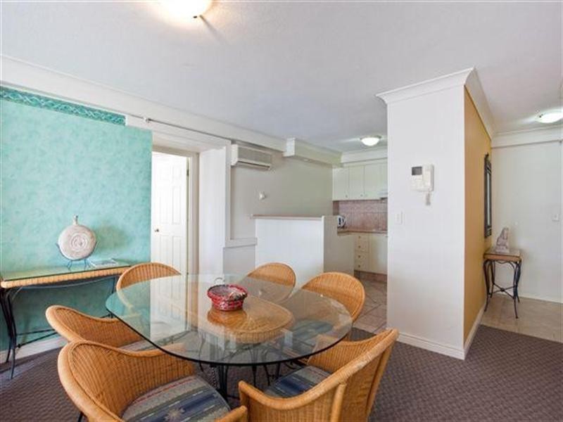 7 Elkhorn Avenue, Surfers Paradise QLD 4217