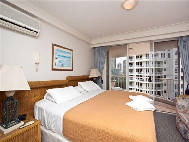 7 Elkhorn Avenue, Surfers Paradise QLD 4217