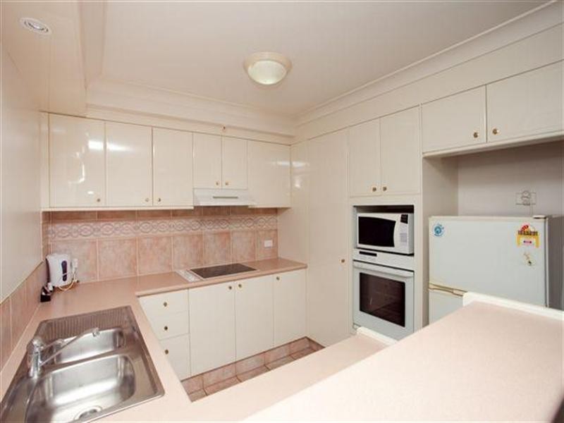 7 Elkhorn Avenue, Surfers Paradise QLD 4217