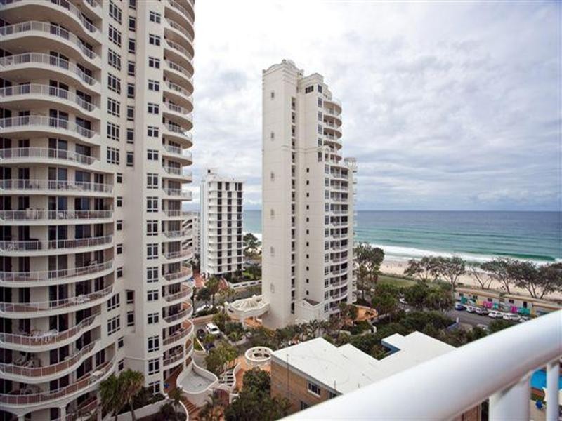 7 Elkhorn Avenue, Surfers Paradise QLD 4217