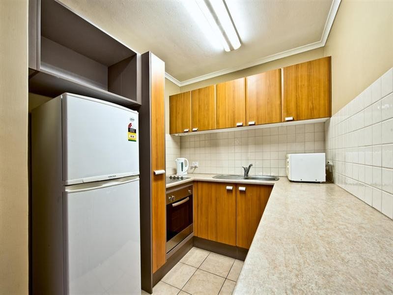 8 Darrambal Street, Surfers Paradise QLD 4217