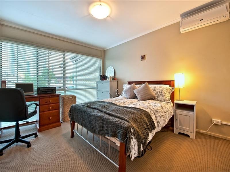 8 Darrambal Street, Surfers Paradise QLD 4217