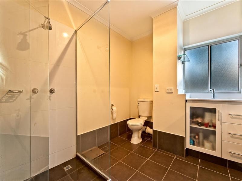 8 Darrambal Street, Surfers Paradise QLD 4217