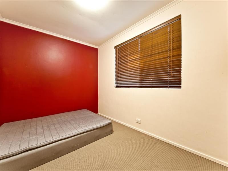 8 Darrambal Street, Surfers Paradise QLD 4217