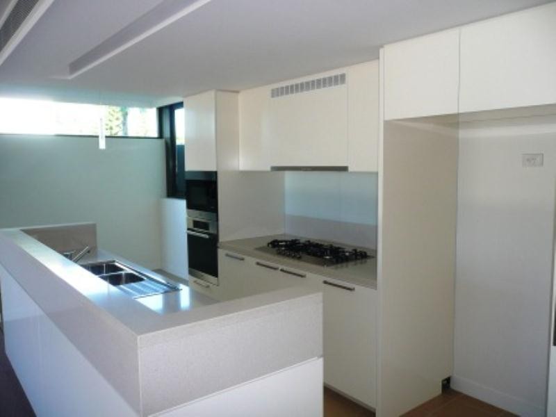 5104 323 Bayview Street, Runaway Bay QLD 4216