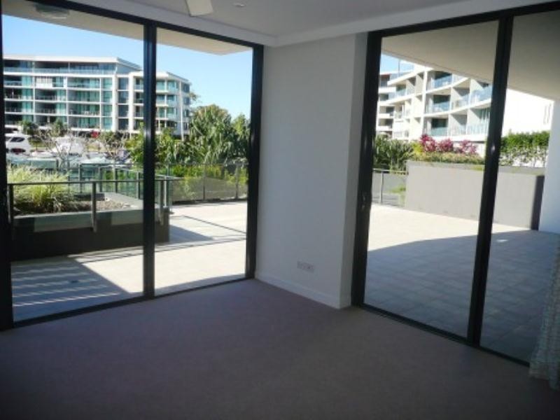 5104 323 Bayview Street, Runaway Bay QLD 4216