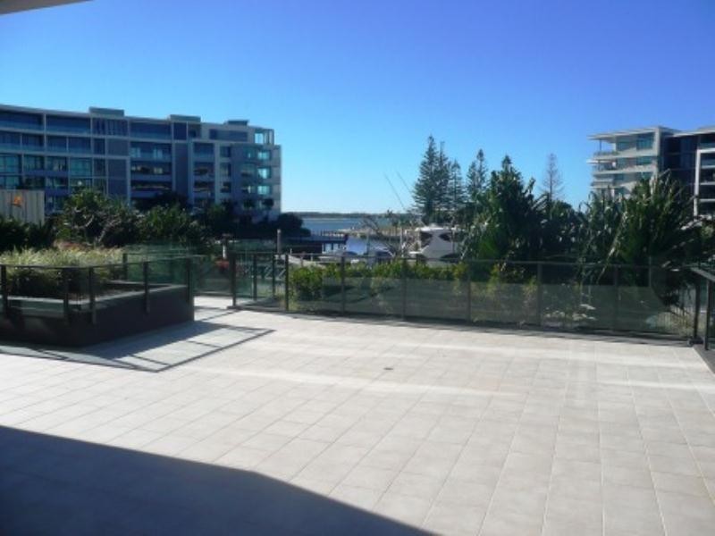 5104 323 Bayview Street, Runaway Bay QLD 4216