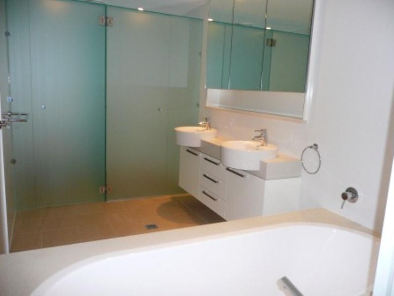 5104 323 Bayview Street, Runaway Bay QLD 4216