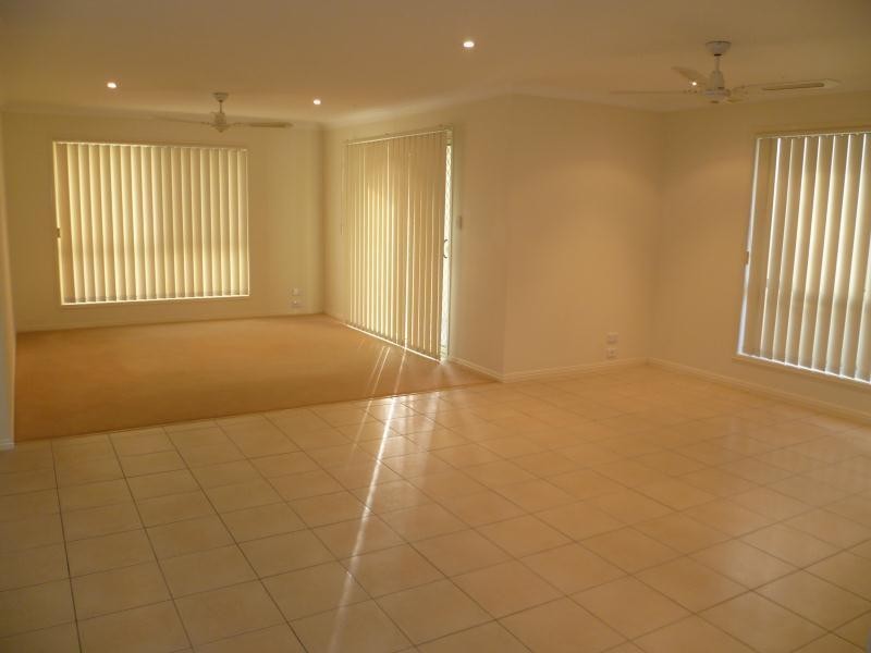 70 Tee Tree Boulevard, Arundel QLD 4214