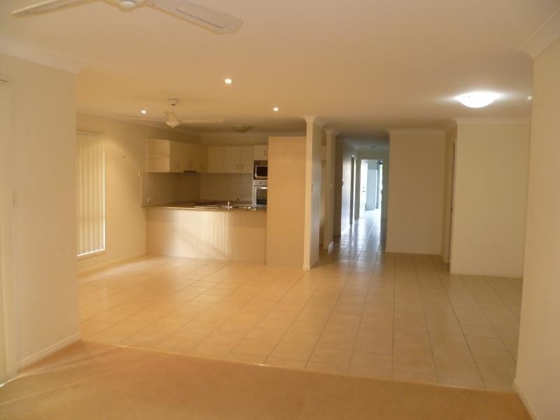 70 Tee Tree Boulevard, Arundel QLD 4214