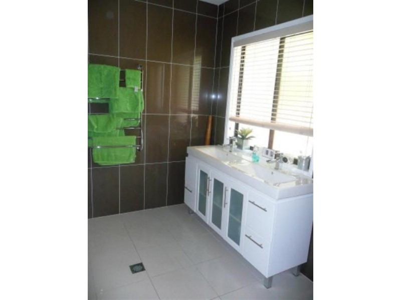 7 Waterside Esplanade, Helensvale QLD 4212