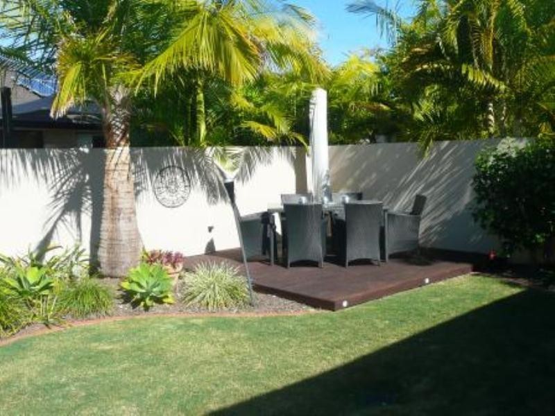 7 Waterside Esplanade, Helensvale QLD 4212