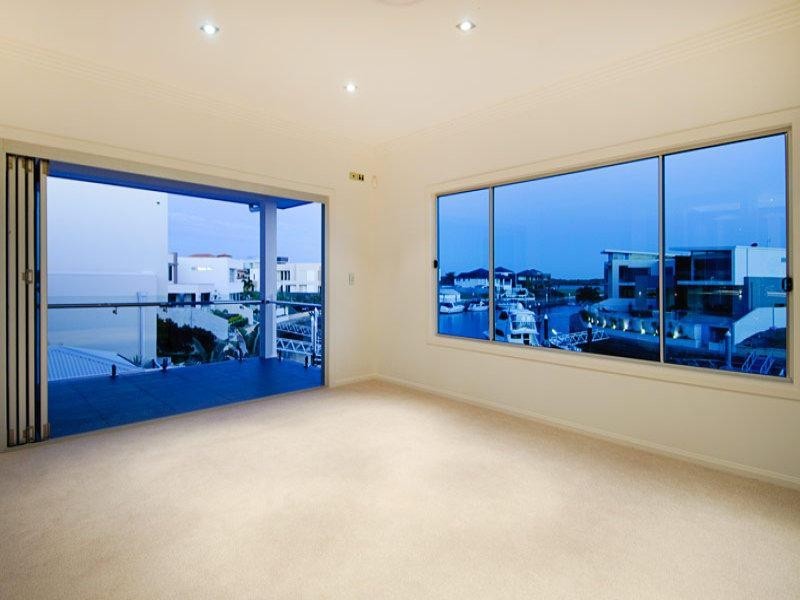 25 Knightsbridge Parade East, Sovereign Islands QLD 4216