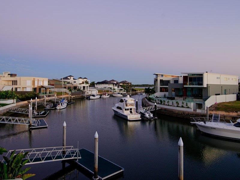 25 Knightsbridge Parade East, Sovereign Islands QLD 4216