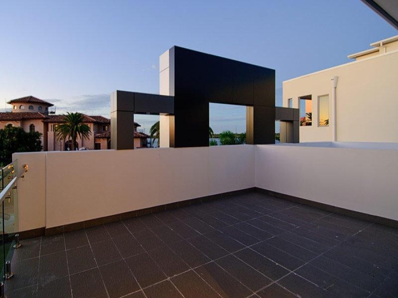 25 Knightsbridge Parade East, Sovereign Islands QLD 4216