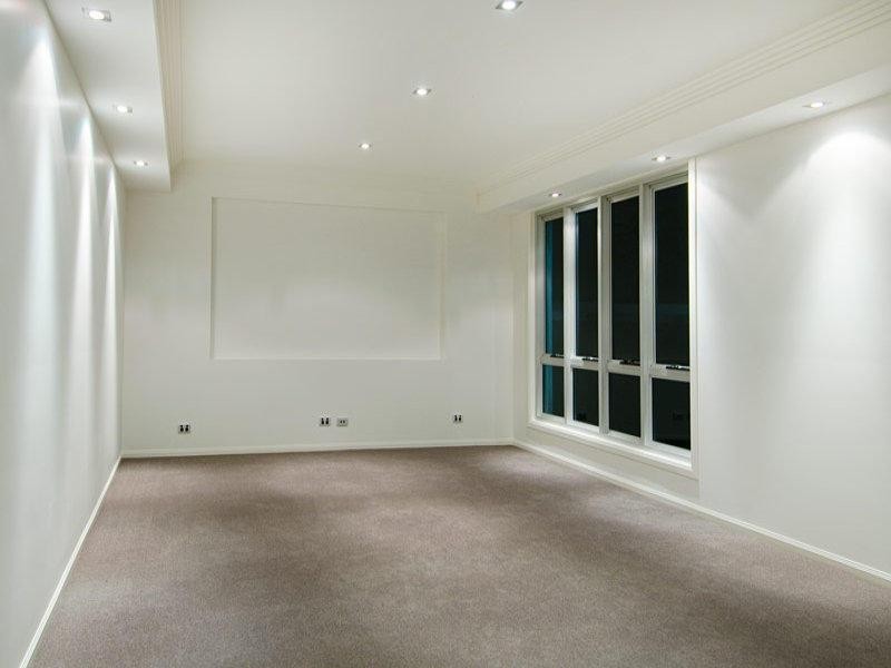 25 Knightsbridge Parade East, Sovereign Islands QLD 4216