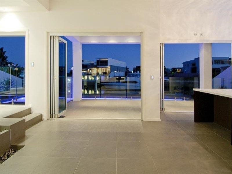 25 Knightsbridge Parade East, Sovereign Islands QLD 4216