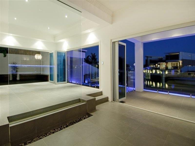 25 Knightsbridge Parade East, Sovereign Islands QLD 4216