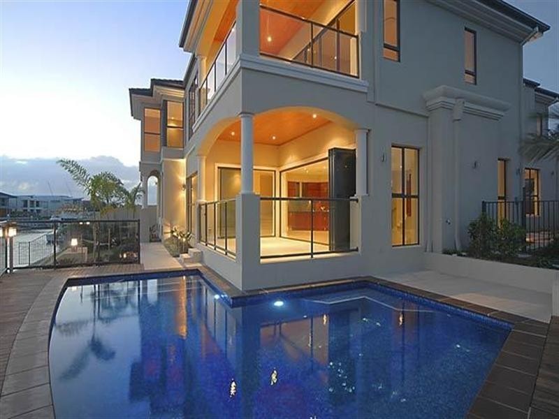 68 Royal Albert Crescent, Sovereign Islands QLD 4216