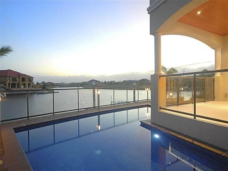 68 Royal Albert Crescent, Sovereign Islands QLD 4216