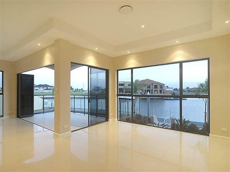 68 Royal Albert Crescent, Sovereign Islands QLD 4216