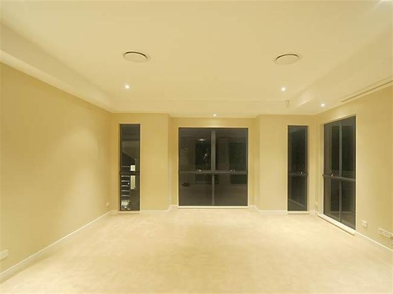 68 Royal Albert Crescent, Sovereign Islands QLD 4216