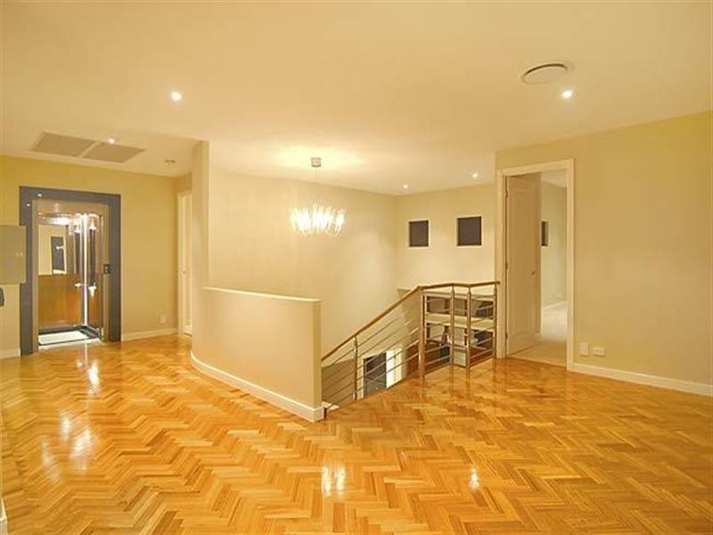 68 Royal Albert Crescent, Sovereign Islands QLD 4216