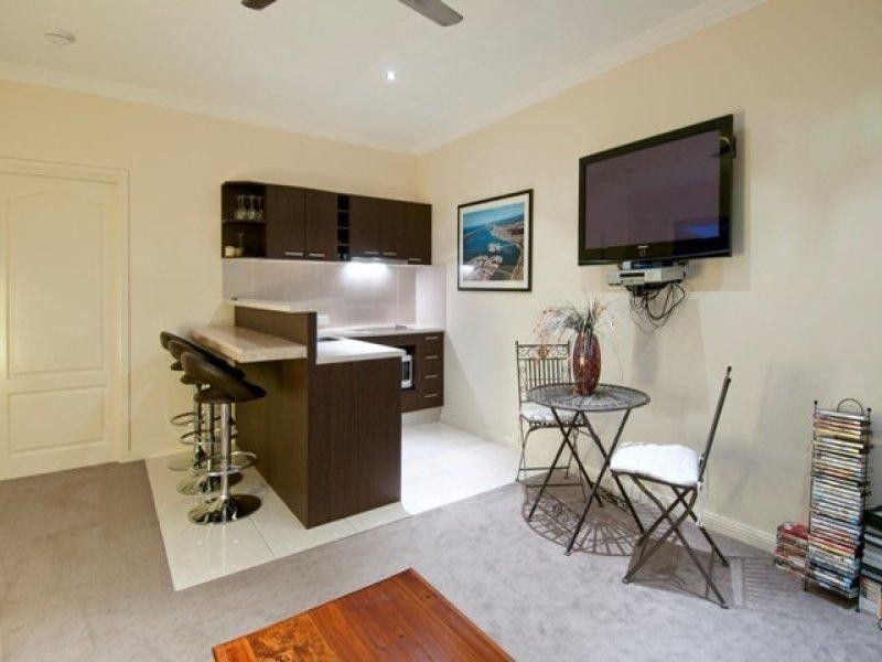 48 King Arthurs Court, Sovereign Islands QLD 4216