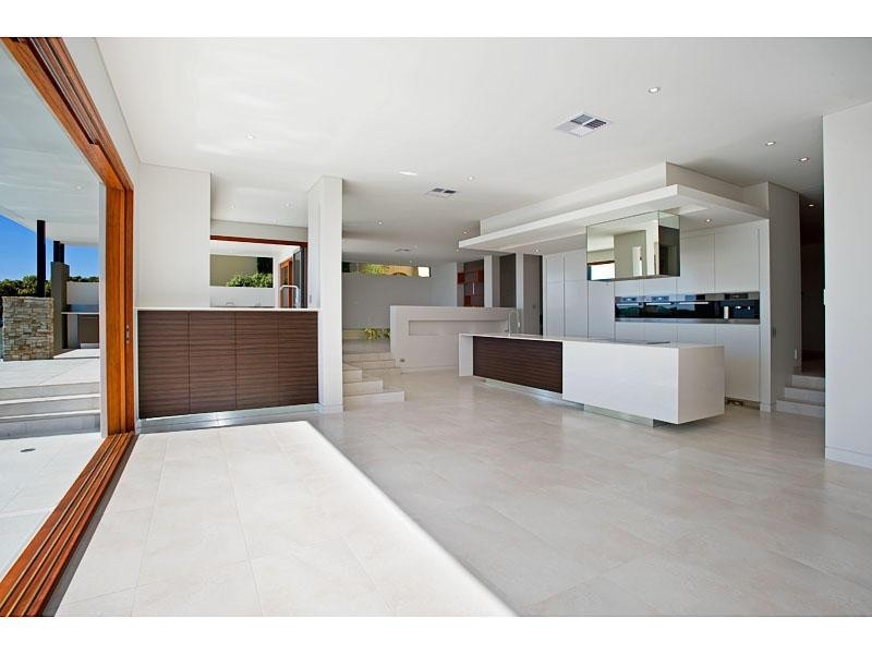 10 Knightsbridge Parade East, Sovereign Islands QLD 4216