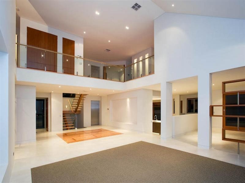 10 Knightsbridge Parade East, Sovereign Islands QLD 4216