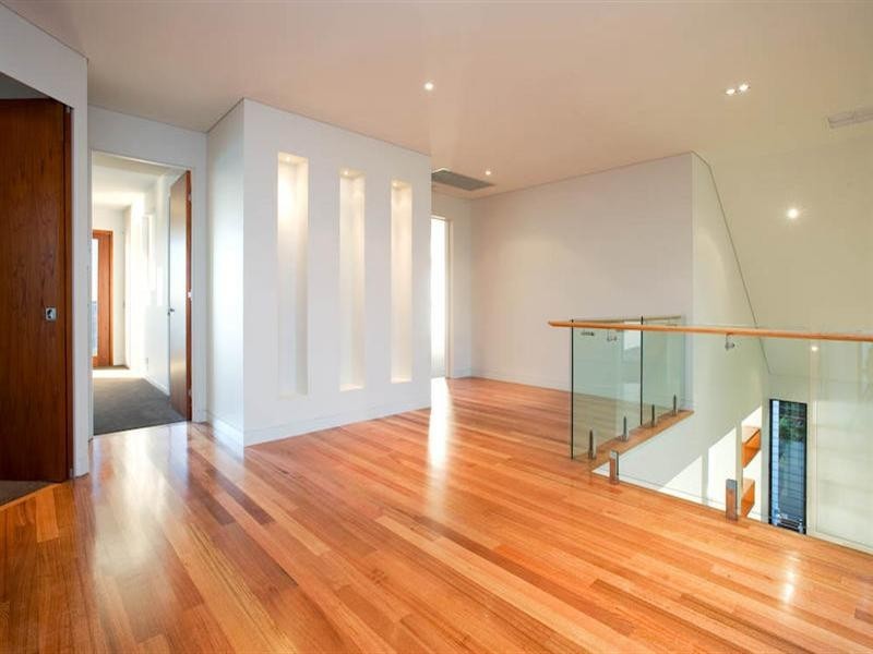 10 Knightsbridge Parade East, Sovereign Islands QLD 4216