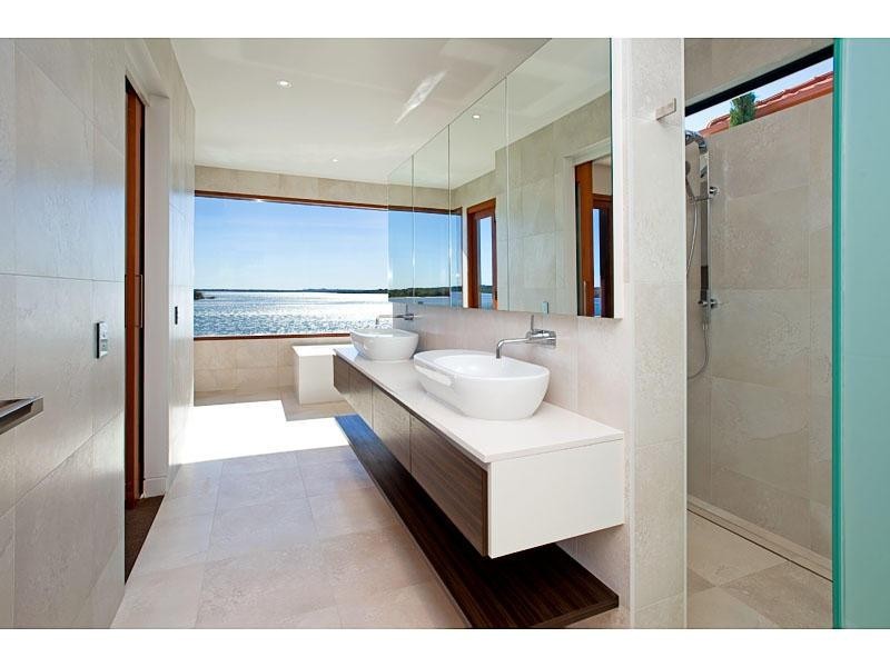 10 Knightsbridge Parade East, Sovereign Islands QLD 4216