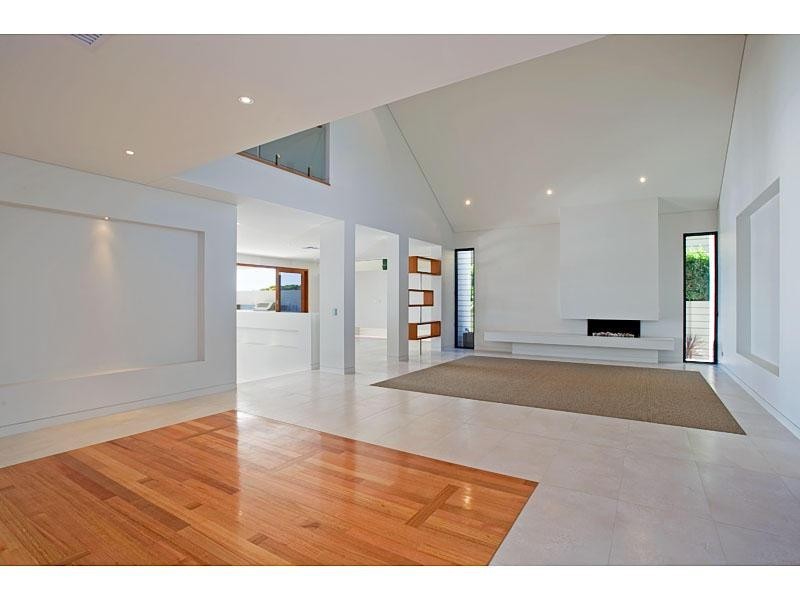 10 Knightsbridge Parade East, Sovereign Islands QLD 4216