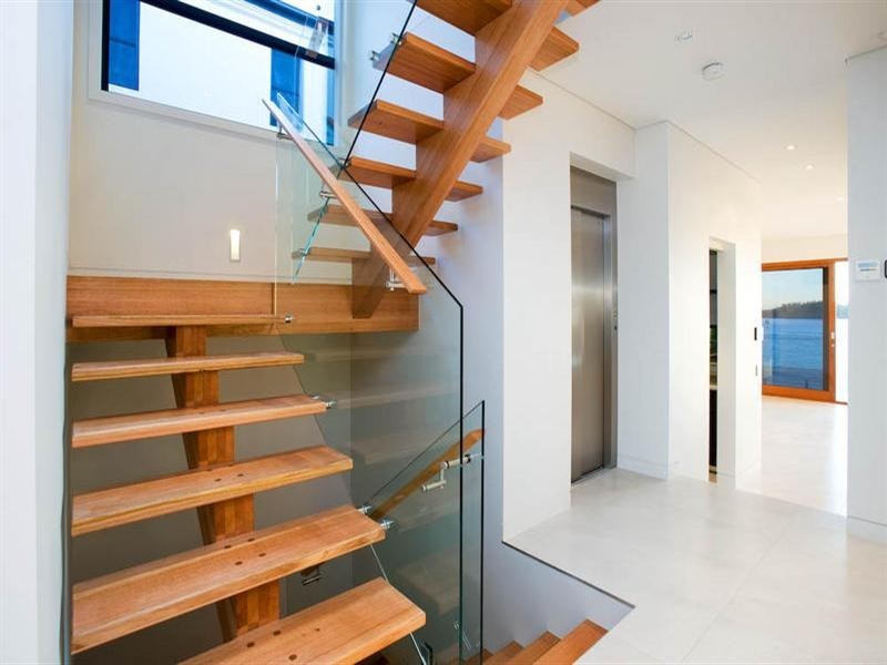 10 Knightsbridge Parade East, Sovereign Islands QLD 4216