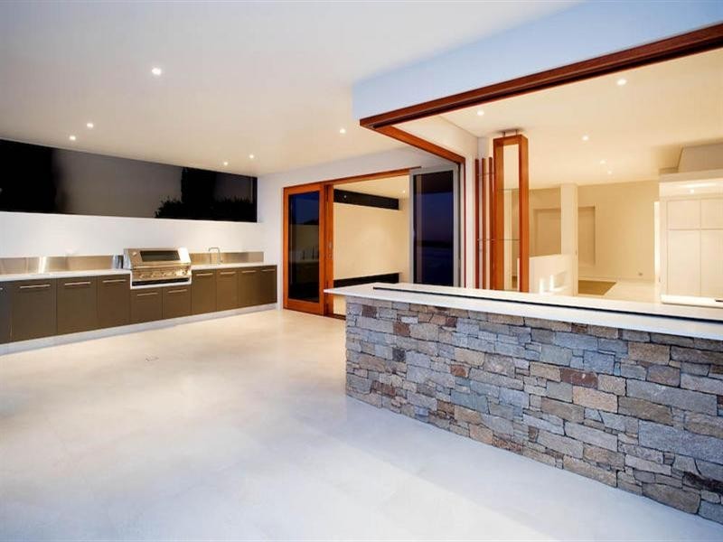 10 Knightsbridge Parade East, Sovereign Islands QLD 4216