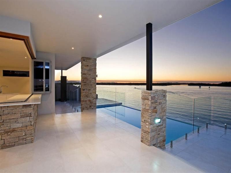 10 Knightsbridge Parade East, Sovereign Islands QLD 4216