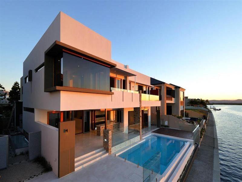 10 Knightsbridge Parade East, Sovereign Islands QLD 4216