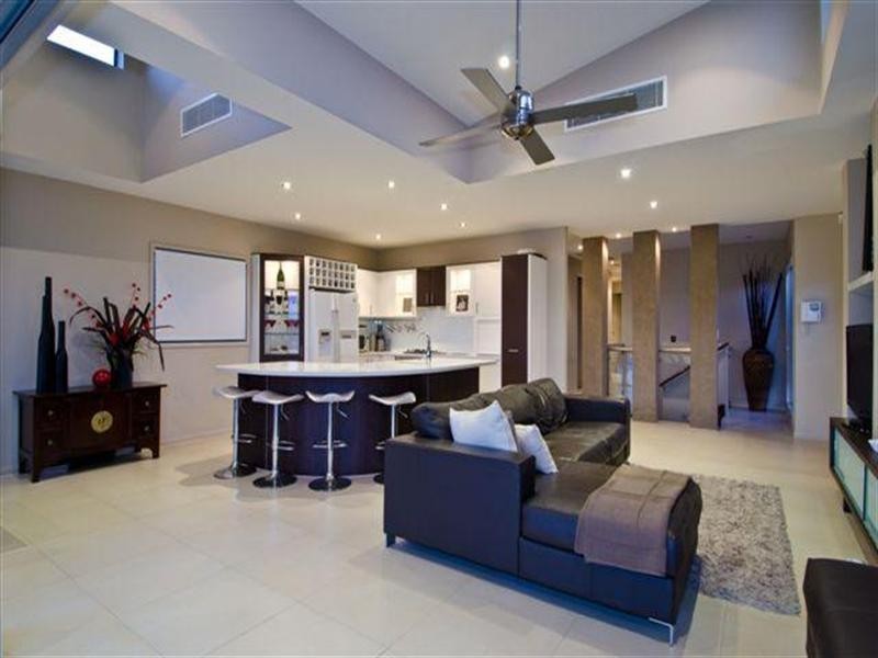 2/5 Whiting Street, Labrador QLD 4215