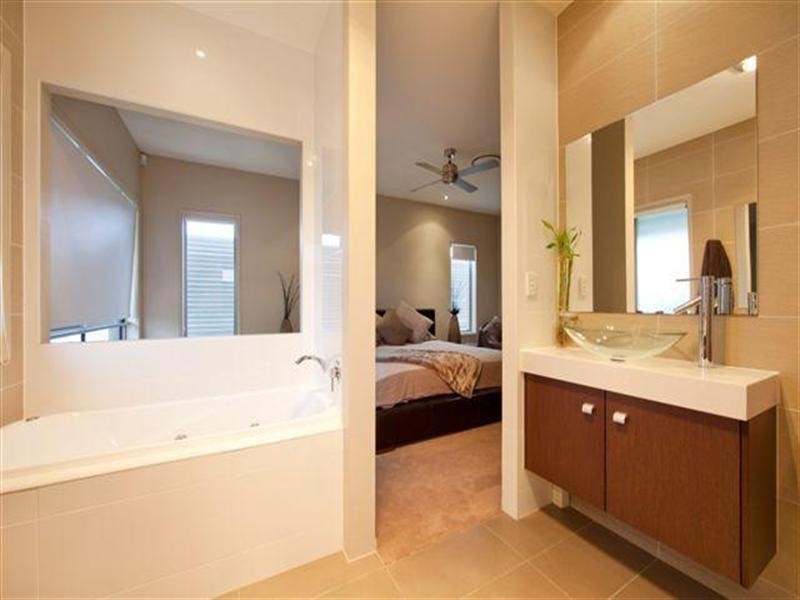 2/5 Whiting Street, Labrador QLD 4215