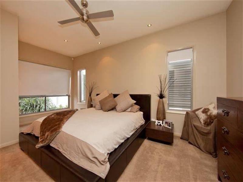 2/5 Whiting Street, Labrador QLD 4215