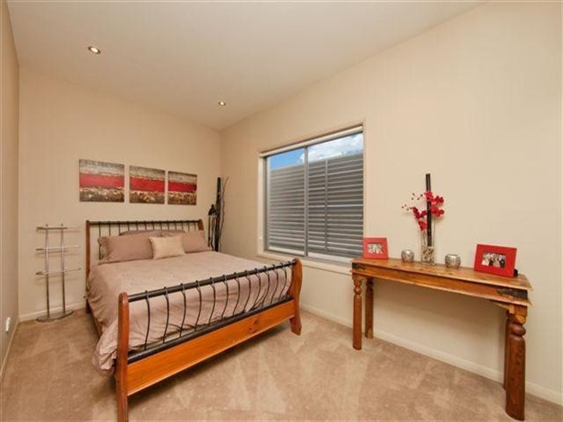 2/5 Whiting Street, Labrador QLD 4215