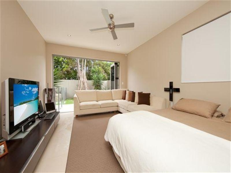 2/5 Whiting Street, Labrador QLD 4215