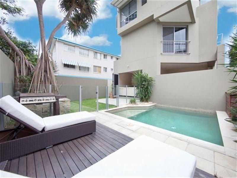 2/5 Whiting Street, Labrador QLD 4215